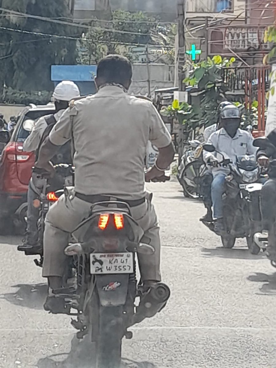 Do we have a separate rules for police?<a href="/blrcitytraffic/">ಬೆಂಗಳೂರು ಸಂಚಾರ ಪೊಲೀಸ್ BengaluruTrafficPolice</a> <a href="/CPBlr/">CP Bengaluru ಪೊಲೀಸ್ ಆಯುಕ್ತ ಬೆಂಗಳೂರು</a>