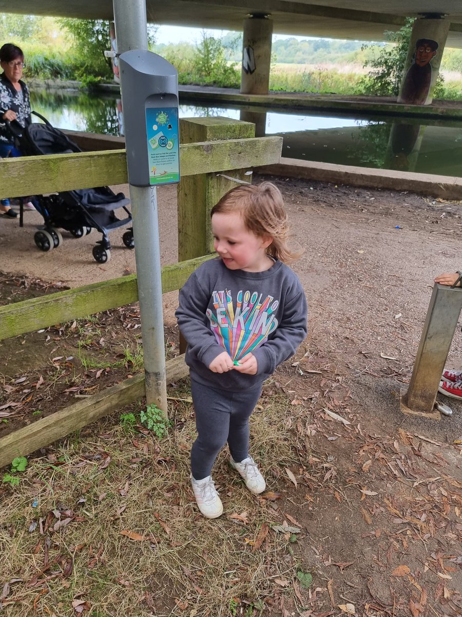 ihatemyname2's tweet photo. @uptonclassRLB @UptonClass2NC  we did lots of walking  this morning and found lots of beatboxes then stopped for a picnic 💙❤ https://t.co/erCD3omkPS