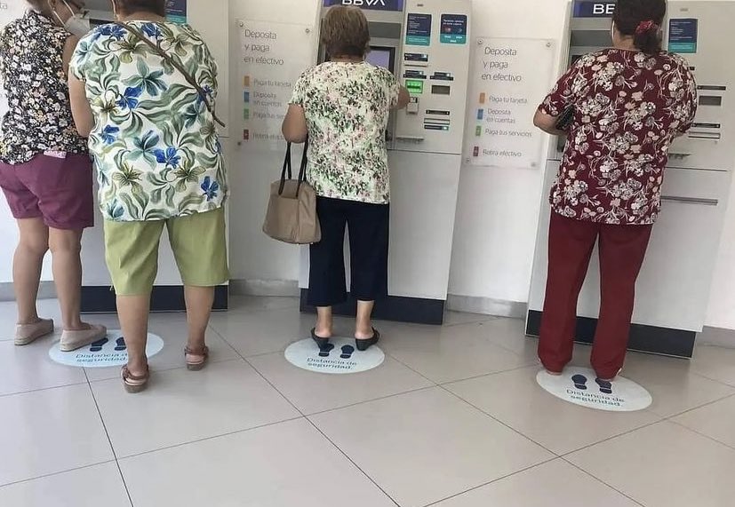 adrixcvs's tweet photo. mi abuela: ay hija, es que todas tus amigas y tú os vestís iguales.
mi abuela y sus amigas: https://t.co/DD5vF47Npu