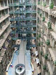 mhofela_mhofu's tweet photo. 🧵4 Amazing buildings I have seen.
1/
1. Eastgate: Harare
Eastgate's studied by civil engineers the world over due to the advanced engineering technic on which it was designed, called bio-mimicry. 

Eastgate was the first building in the world to use sophisticated natural cooling https://t.co/JaqyHJjWl0