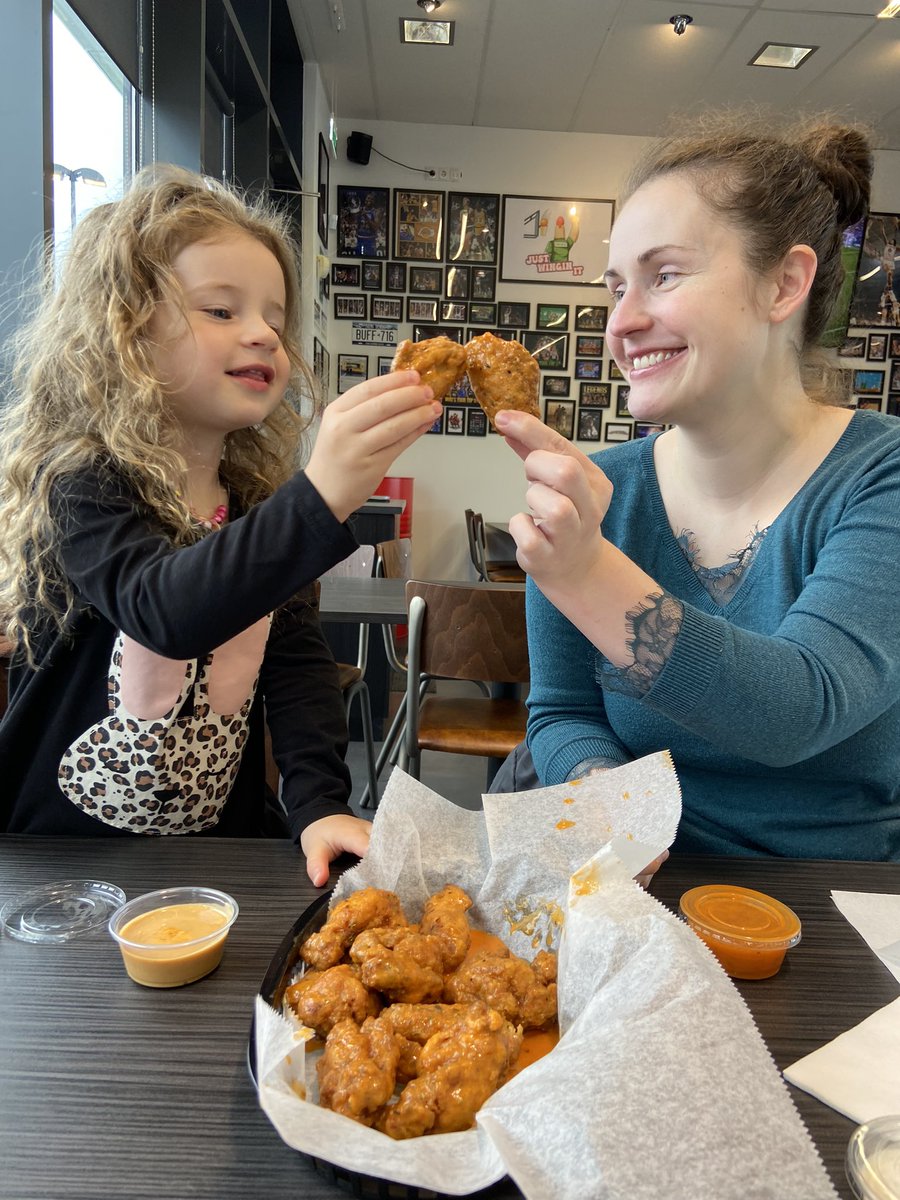 Sunday at 11:27 and “Wings of Love” is playing on Gullbylgjan…

Only option: Just Wing it! 

Open 11:30-21 
NFL 🏈 
Premier League ⚽️ 

Come on by or order on justwinginit.is