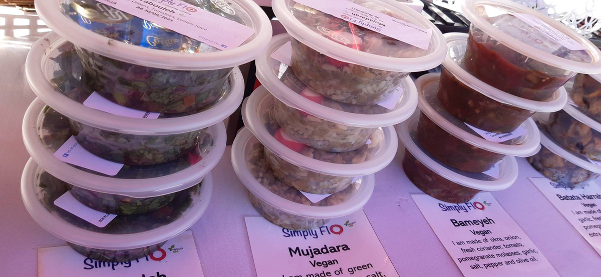 Simplyflogebara's tweet photo. A lovely warm Autumn sunny Sunday. Perfect for visiting #theyard in #Perth today 12pm-4pm. Our mini #mezza tubs - 3 for £10 offer. What a perfect way to spend a relaxing afternoon. 

#FarmersMarket #lebanesefood #perthfoodanddrink #eathealthy #vegetarian #vegan #locallymade https://t.co/7T4ZrOeRT5
