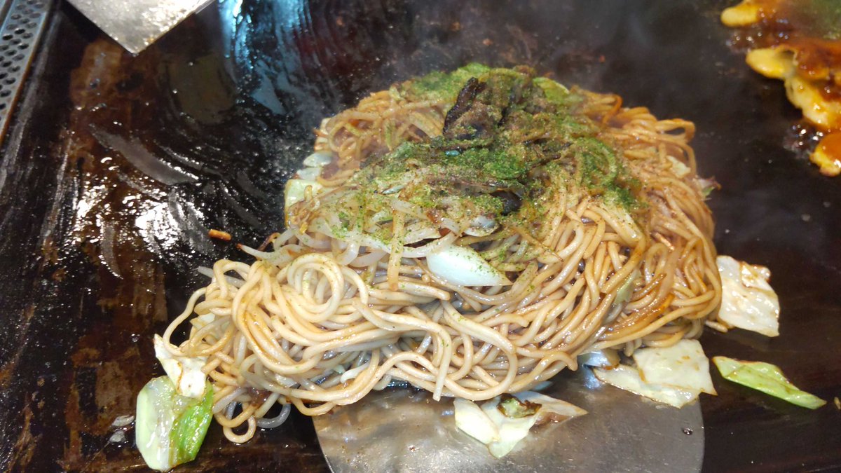 quiero__bb's tweet photo. 久しぶりに「三八」さんにてイカ豆玉と肉焼きそば♪ https://t.co/lq9Q8EU1FP