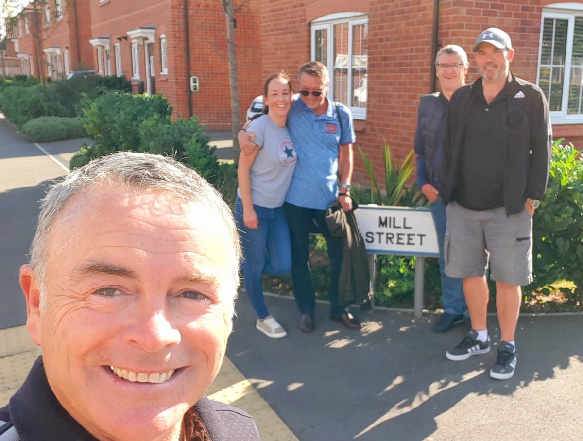 CllrMTomlinson's tweet photo. What else are you going to do on a sunny Sunday morning? Out delivering the @SRLabour newsletter with @CllrAniela &amp; @SRLabourLeader https://t.co/86dWDbrTtJ