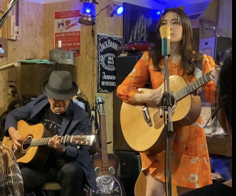 kaedekatie's tweet photo. 昨日のセキサス州(関市とも言う)ギターマンさんでのライブ、お越しくださった皆様ありがとうございました！
名大ブルーグラスサークルのエバーラビットさん、速弾きすごすぎ！！
オカメズさんの猫の歌には共感しまくりです！またぜひご一緒したいです✨✨

#EverRabbit
#KatieFord
#okames https://t.co/2EIpizLeXC