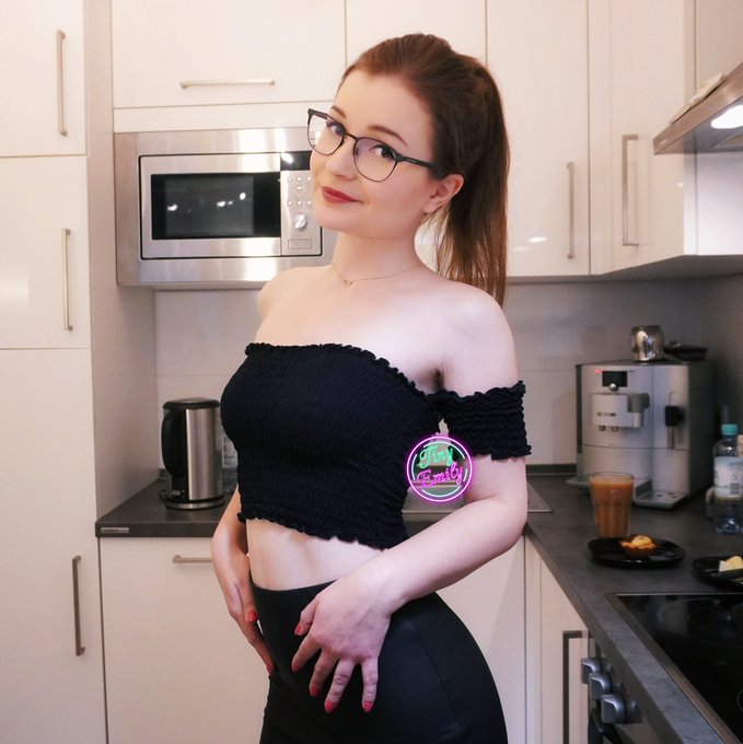 Kaffee und Kuchen. 🤭 ☕ 🍰   #sunday #kaffeeliebe #kuchen #kitchen #bleistiftrock #ootd #girlwithglasses<a href="/tag/sunday"class="tags">#sunday</a><a href="/tag/kaffeeliebe"class="tags">#kaffeeliebe</a><a href="/tag/ootd"class="tags"><span>#ootd</span></a><a href="/tag/new"class="tags"><span>#new</span></a><a href="/tag/kitchen"class="tags"><span>#kitchen</span></a><a href="/tag/girlwithglasses"class="tags"><span>#girlwithglasses</span></a><a href="/tag/kuchen%20"class="tags"><span>#kuchen </span></a>