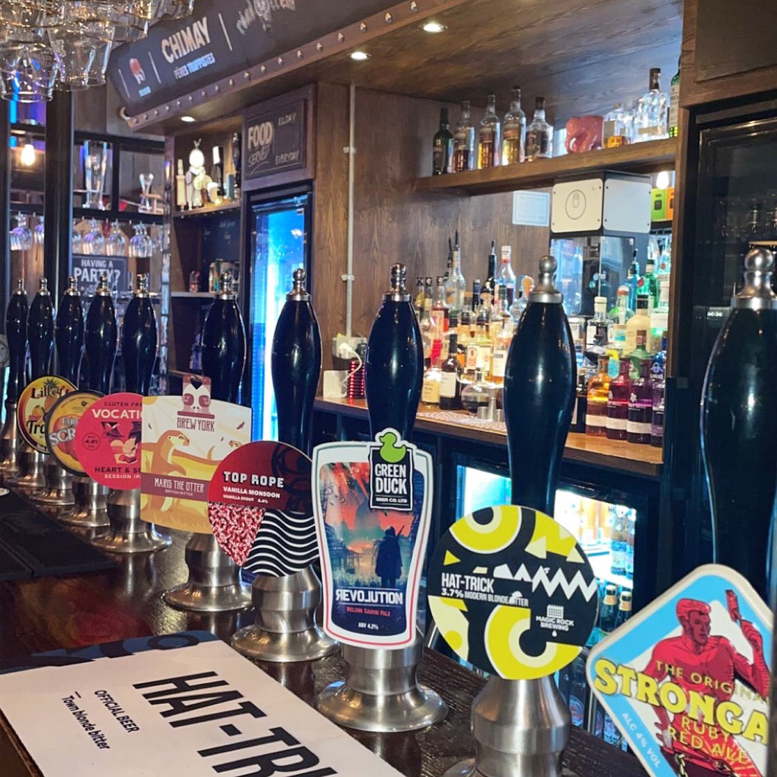 We are celebrating #caskaleweek with beers from:
@camerons_brewery @magicrockbrewing @green_duck_brewery @topropebrewing @brewyorkbeer
•
#caskale #realale #caskaleweek2021 #hosliverpool #handpumps