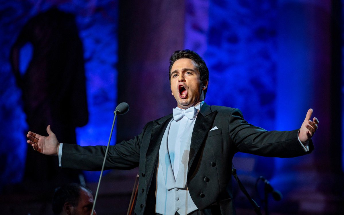 PlacidoDomingo's tweet photo. Gracias 🙏🏻❤️ @STONEandMUSIC photos by @nabscab 

Stone and Music Festival Closing Gala
Teatro Romano, Mérida, Spain, 25 September 2021
Plácido Domingo, Adela Zaharia, Xabier Anduaga
Orquesta Filarmónica de España, conducted by Josep Caballé Domenech. https://t.co/vEEykY16WC