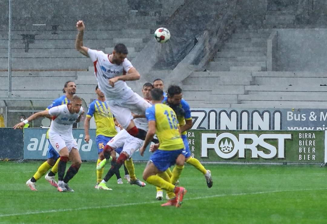 fclubsuedtirol's tweet photo. ⏯️MATCH PREVIEW

Seconda in trasferta: @LegnagoSalusFC-@fclubsuedtirol 

Arriva preparato al fischio d'inizio⚽️

📑PREVIEW: https://t.co/wV2GRNfdBA
🎙️JAVORCIC: https://t.co/PFBK3SyUaF
5️⃣CURIOSITÀ: https://t.co/VVfEdKKrN4

#FCS #FCSüdtirol #Whitereds #SerieC #passion #LEGFCS https://t.co/uo4iqqbOju