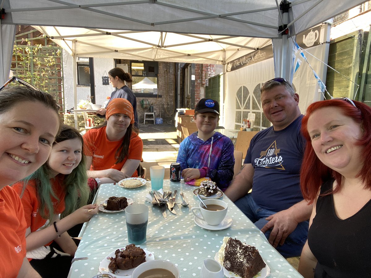 down_brynn's tweet image. Time to celebrate #GetOutsideDay with cake, outside in the garden area 👌🏻
#GetOutside