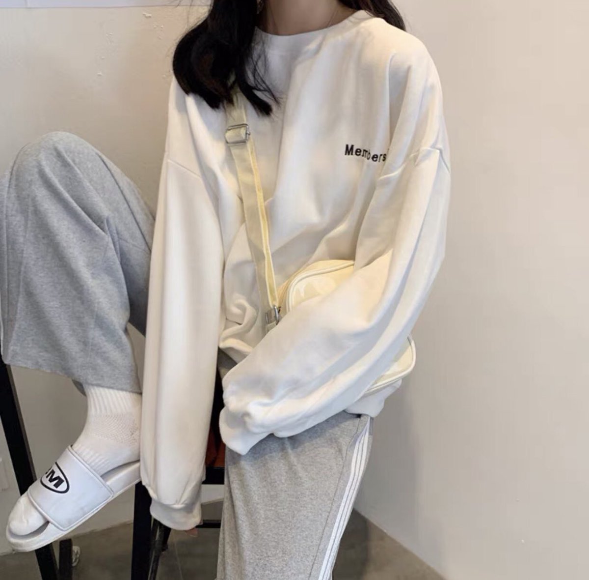 lyn_preoder's tweet image. Lot1 /สเวเตอร์ 209.-
Preoder สเวเตอร์members
Colors:ขาว
Size : S M L XL 2XL

Price 209 .- 
ปิดพรี 10/10

เป็นสินค้าพรีออเดอร์ 
รอของ15-20วันหลังปิดพรี

#สินค้าพรีออเดอร์ #พรีออเดอร์เกาหลี 
#พรีออเดอร์จีน