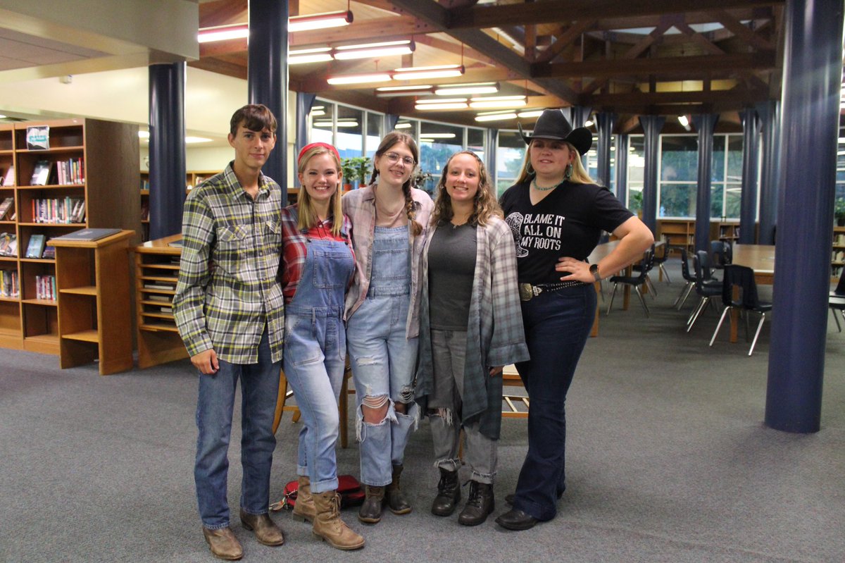SWSpartanShield's tweet photo. Tuesday was a little bit country…. #rememberwhen https://t.co/4xqtrvbOgB