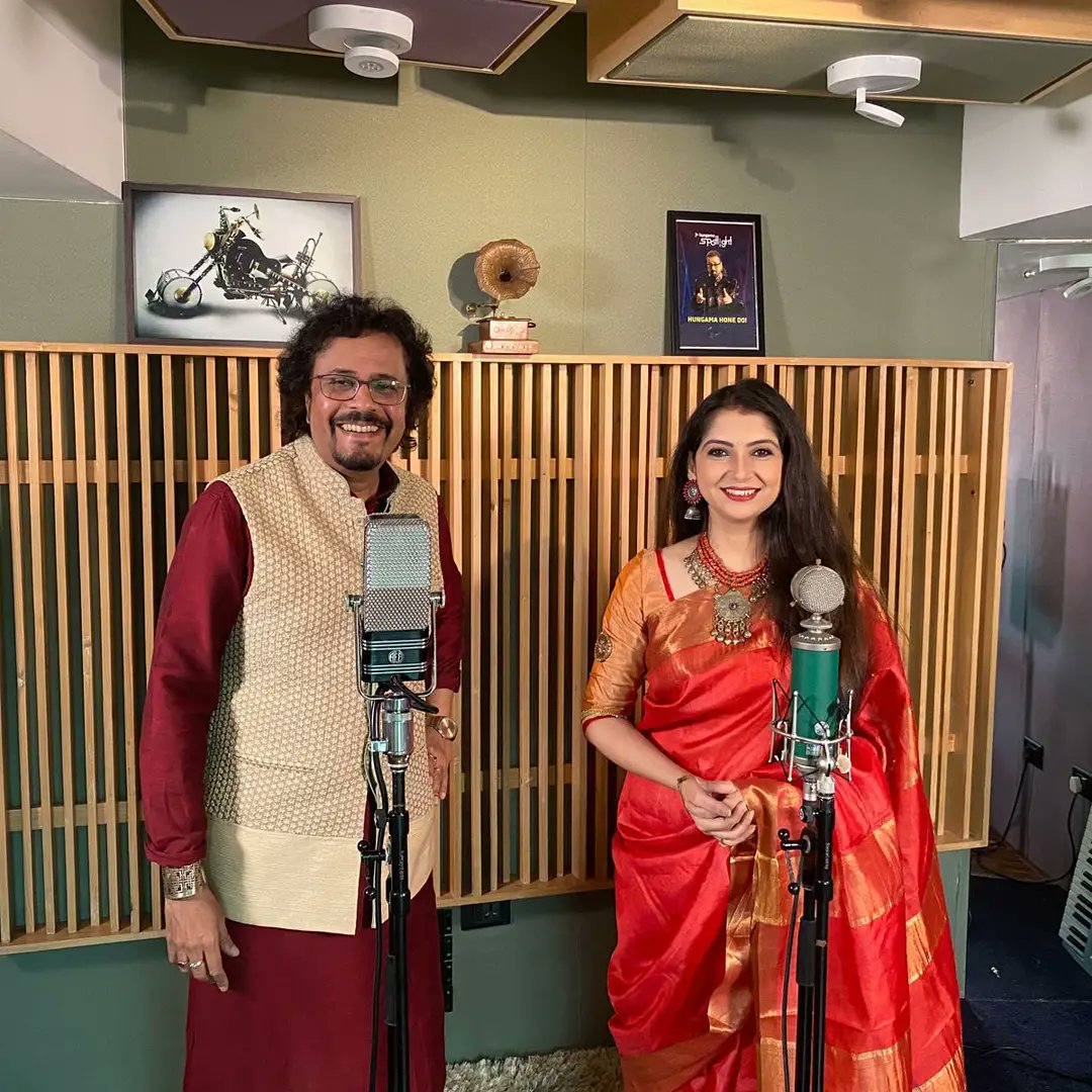 Video shoot of my composition “Abaro Shokal hoy” written by Srijato ( kyun raat layi in Hindi ), taking place now in Mumbai in Hariharanji’s studio “ In the Mix”! 
What virtuosity !🙏

<a href="/SingerHariharan/">Hariharan</a> <a href="/Singer_kaushiki/">Kaushiki</a>