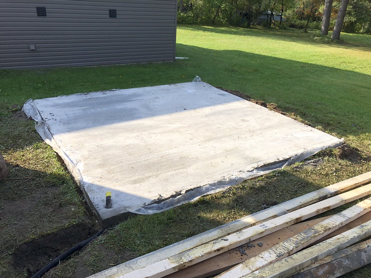 HuntHandi's tweet image. New garden / utility shed has begun - concrete pad