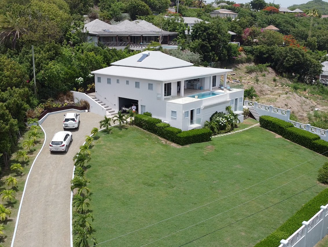 Villa Waves is a beautiful six bedroom property in the heart of English Harbour.    
Asking Price US$2,700,000
Come and see it! Info@LuxuryLocations.com
#luxurylocations