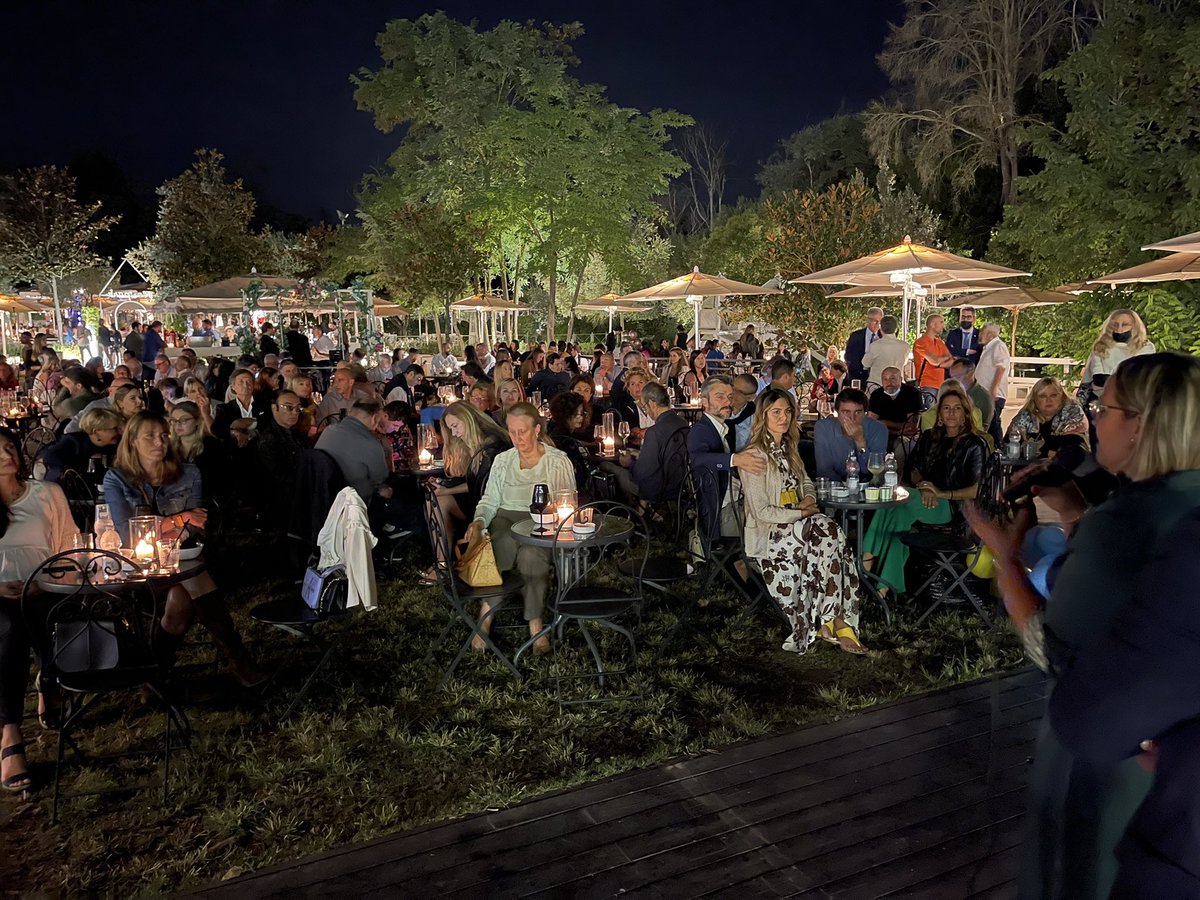 barbaromam's tweet photo. Una serata speciale per parlare con tanti amici del XV Municipio di Roma.
Io e @gius_rizzo siamo candidati come consiglieri e ce la metteremo tutta per valorizzare il nostro territorio. #amministrative2021 #roma #xvmunicipio 
#3ottobre #4ottobre #FratellidItalia @FratellidItalia https://t.co/zaLiIeshxf