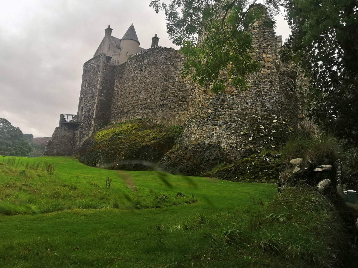 gillianeswan's tweet photo. A little bit of castle hunting this morning. Thanks to the fantastic work @welovehistory do to look after these incredible places, so we can #RespectProtectEnjoy them for generations to come. #lovewhereyoulive #wildaboutargyll #VisitScotland https://t.co/GMvwbD4UZ8