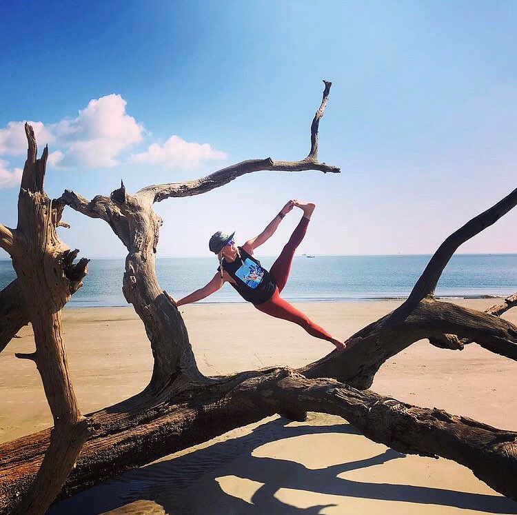 urbanathletica's tweet photo. Happy #SidePlankSunday #FitFam Finishing of September in style with @thugyoga • Be sure check her page out • She is bringing the OG in YOGA 🧘🏽♀️ Tag, Post showing us in your #sideplank creative pose • Every Sunday • https://t.co/UvAtfmkjXk… #yoga https://t.co/G3JVyLTl6X