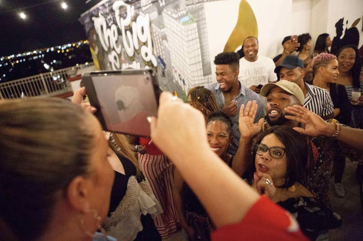 BlebrityGame's tweet photo. Are your Sunday plans set? All you need is a few friends to play #BLeBRiTY &amp; you’re ALL SET! 🙌🏾🔥#throwingitback to our BLeBRiTY Game Night: #NOLAEdition @EssenceFest  #BlackestGameNightEver #BlackApps 
https://t.co/ZKiF8irkRf https://t.co/mo4UkUvYUE