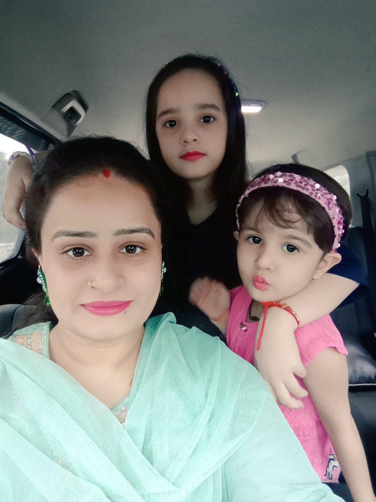 poonamankur1's tweet photo. Daughter is not equal to tension, But in today's world Daughter is equal to Ten son' s.  
{P.S- I am Proud to be a Daughter.}
.
.
#Poonam_Ankur_Chhabra #PoonamAnkurChhabra #Poonam_Chhabra #PAC #DaughtersDay #26thSeptember #ProudMother https://t.co/I8N8KDHglf