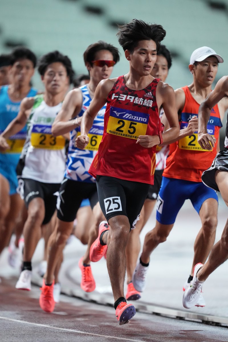 satorunner23's tweet photo. ���69回全日本実業団対抗陸上競技選手権大会 3日目
レースフォト
▼5000m
1組 西山凌平
2組 服部大暉
3組 羽生拓矢
写真提供:Agence SHOT
#トヨタ紡織
#全日本実業団陸上69th
#勝利の瞬間を見逃すな
#VICTORYMOMENT
#BETHECHAM https://t.co/i6qh7d7lTJ