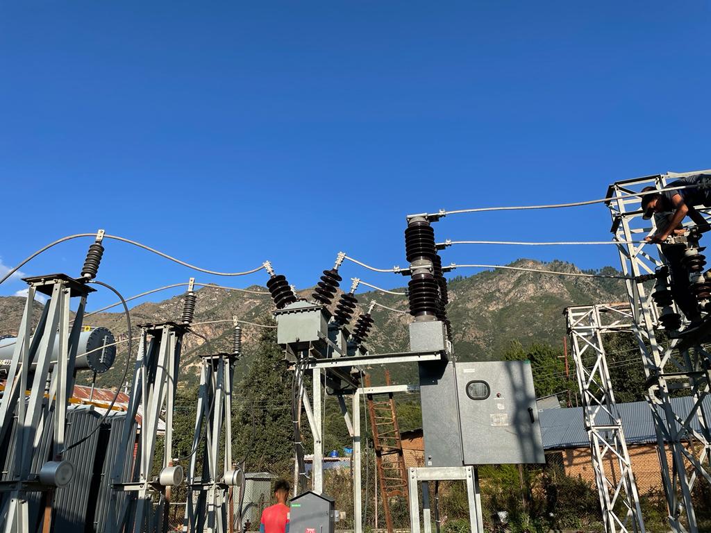 SuperintendingK's tweet photo. Installed New 33kv VCB along with C&amp;R panel,CTs, LAs and Capacitor Bank at 33/11KV 10MVA receiving station Mandal under IPDS project. kishtwar.@kansalrohit69 @ChairmanJPDCL @JPDCLofficial @ChiefJammu @pddjkofficial @DcKishtwar https://t.co/SADUEaLr9v