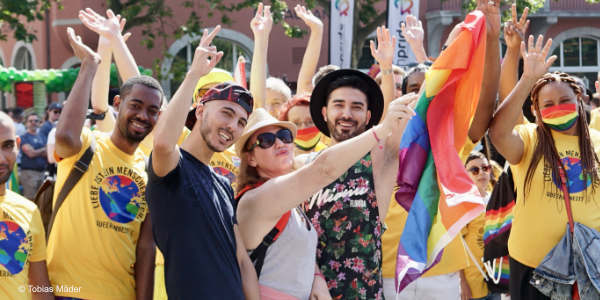 Fast zwei Drittel des Schweizer Stimmvolks sagt JA zur #ehefüralle. Ein historischer Meilenstein für die #LGBTQ-Gemeinschaft in der #Schweiz, die seit Jahrzehnten für gleiche Rechte kämpft. Danke an alle für den unermüdlichen Einsatz! bit.ly/2Wc977S