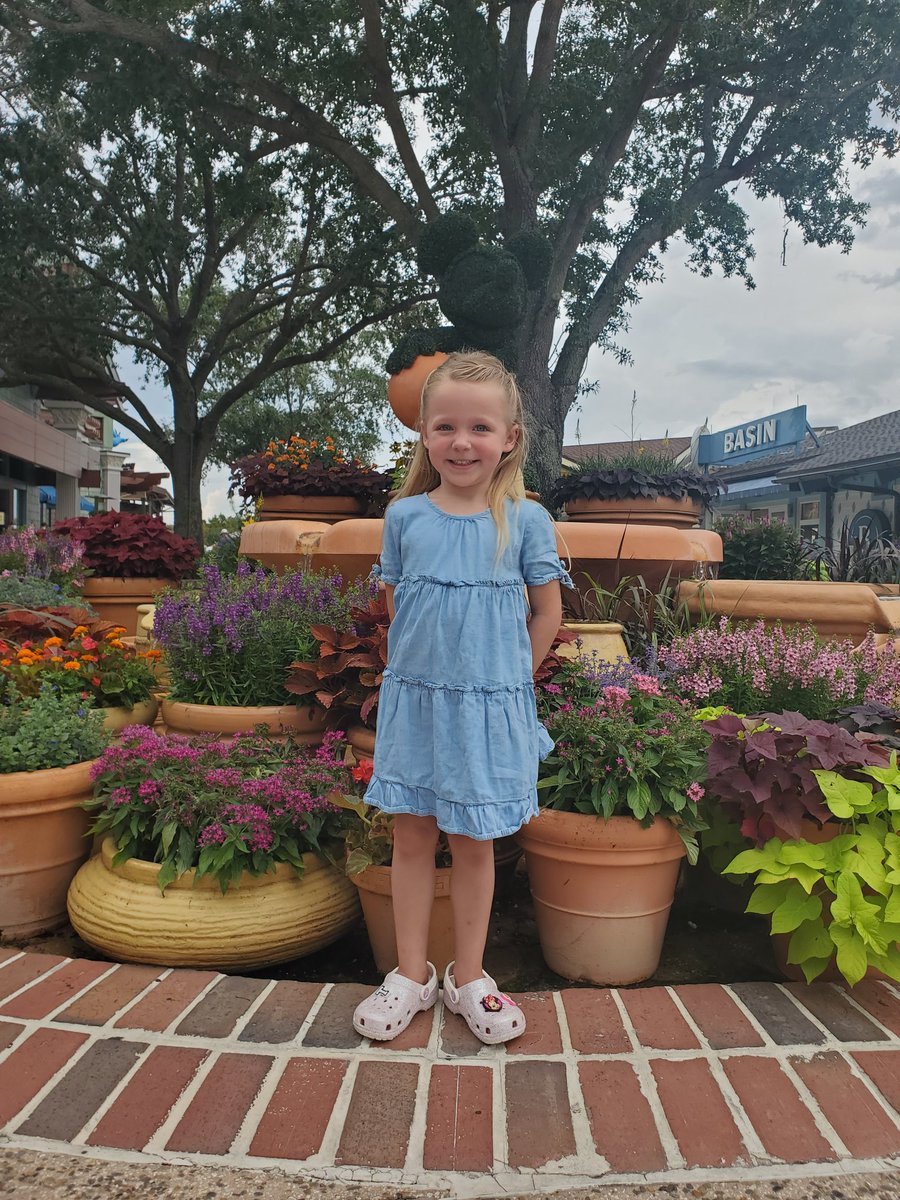 Irelynn22's tweet photo. Disney World was a success! Tenisyn Rain and her Cousin Novalynn. These two girl were exhausted everyday. ❤ https://t.co/xkpM86Jrlu