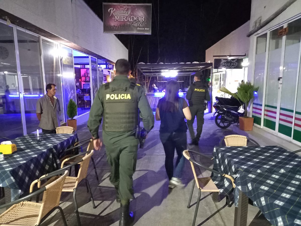 DanielRizqui's tweet photo. La presencia de la @PoliciaQuindio y los controles continuos en toda nuestra jurisdicción, buscan  garantizar la seguridad y la tranquilidad de todos. 
#ActivosPorMontenegro https://t.co/i34Gnbw4UZ