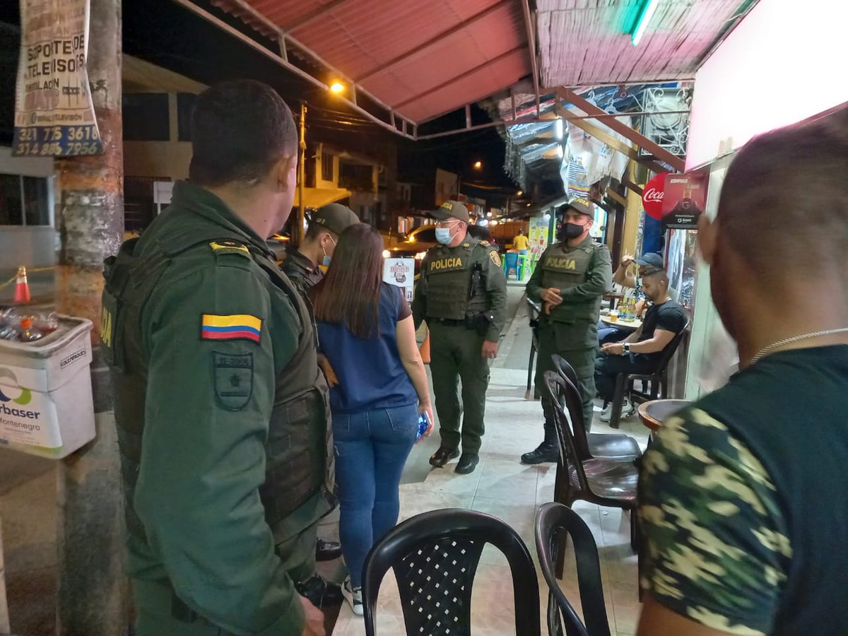 DanielRizqui's tweet photo. La presencia de la @PoliciaQuindio y los controles continuos en toda nuestra jurisdicción, buscan  garantizar la seguridad y la tranquilidad de todos. 
#ActivosPorMontenegro https://t.co/i34Gnbw4UZ
