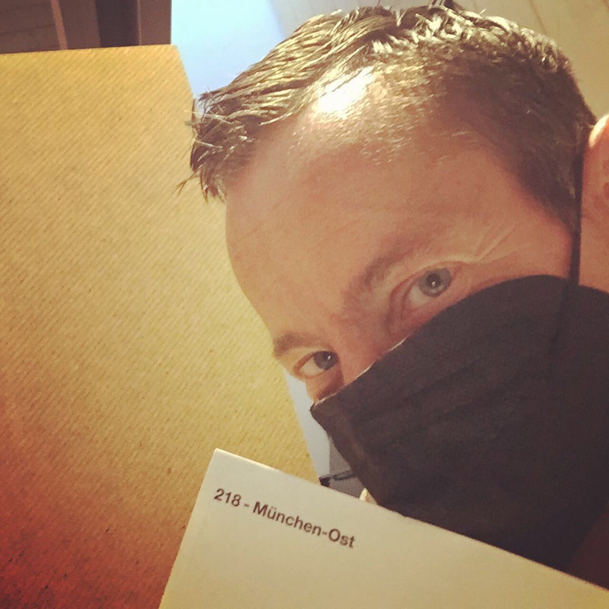 ErwinAljukic's tweet photo. Sooo, meine liebe Nachbarin und ich haben unser Kreuzerl ❌ schön gemacht 📨📥📥📨🥂💥 

Vereint in aller Unterschiedlichkeit 🖤💚🖤💚🖤💚 #Bundestagswahl21 #wahlen2021 #waehlengehen https://t.co/9mA5Sg9weP