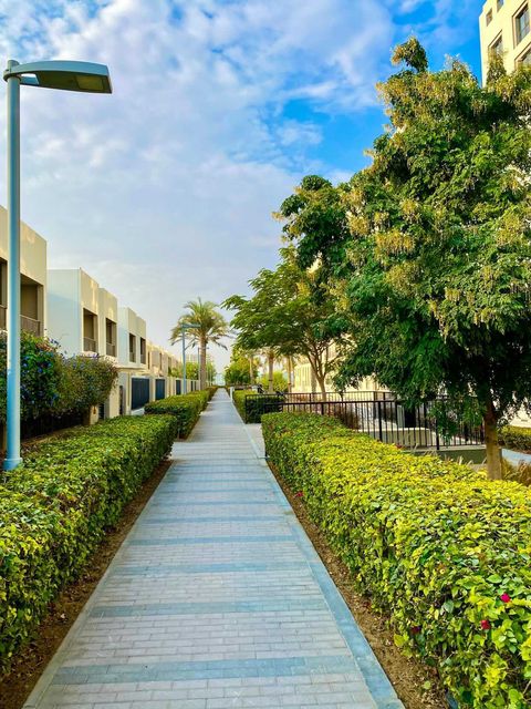 Tap ❤ if you love afternoon walks with this view.

📸: rohitj_ron

#TownSquareDubai #Nshama