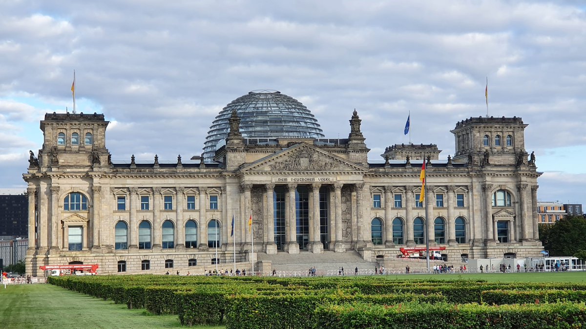 GegenMainstream's tweet photo. Jede Stimme zählt. In 3 Stunden schließen die Wahllokale.
Wer sitzt im neuen Bundestag? Freue mich auf den Wahlabend in der Ständigen Vertretung #staev #Berlin #btw2021 https://t.co/raZKn9IYSl