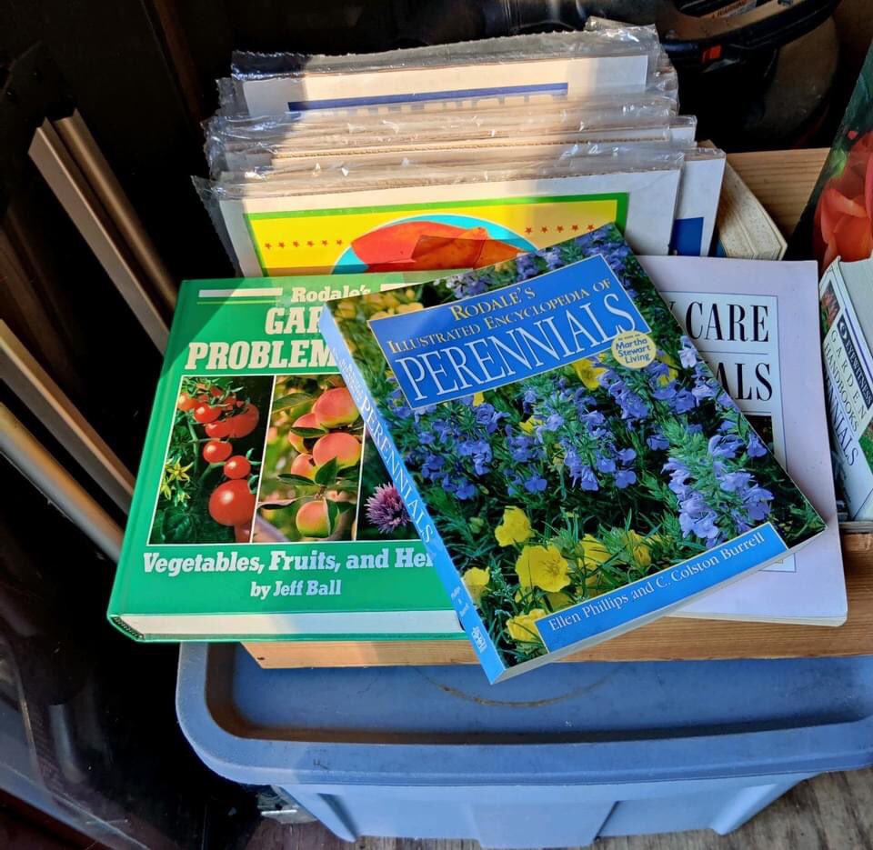 HomesteadFrmMkt's tweet photo. #Yardsale 10/1-2, 10/9-10 at 9A-2P in #lambertvillenj. Vinyl records, #johndeere art, #cds, #antique wall sconces, #suncatchers, #gardening books. A portion of proceeds to #benefit Fisherman’s Mark and St. John’s Outreach Ministry.

#70smusic #HunterdonCountyNJ https://t.co/wi0stSlUZs