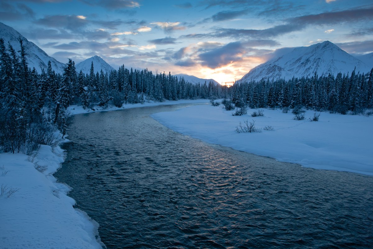 ParksCanada's tweet photo. Happy #WorldRiversDay! 🌊 Celebrate by exploring 40+ heritage rivers across Canada with @CdnRivers. 
Best part? The Canadian Heritage Rivers System features 6 rivers that flow through #ParksCanada sites! Discover them here: https://t.co/yX3qIr4otP
📷 Alsek River, #KluaneNP https://t.co/cNWa1JJ6r7