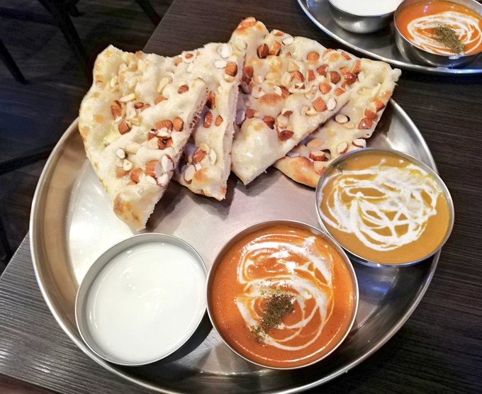 江古田のターリー屋でちょっと贅沢してきた。旦那とシェア。ナン大好きでナンおかわり自由のお店に行くけど一枚で十分満腹になってしまう。 