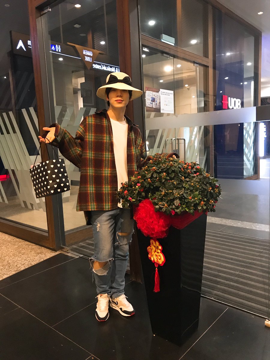 Official_SKYE_'s tweet photo. [#아이젝]

Happy hyunuk day ❤️❤️❤️ love you so much bro 😘😘 

#인투잇 #현욱 #IN2IT #Hyunuk #IsaacVkm #젝터 https://t.co/6zvhF7eZbD