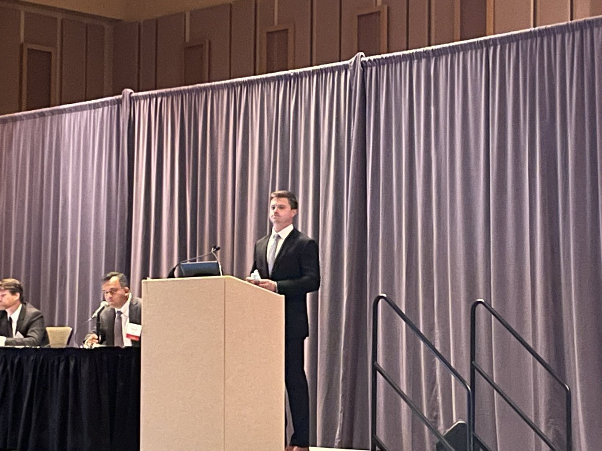 jdphillipsMD's tweet photo. @RobertDShaw1 presenting at the #NESS2021 meeting on mesh during ileostomy reversal. @JogaIvatury @mzwilson9 https://t.co/RcpI9XqYjO
