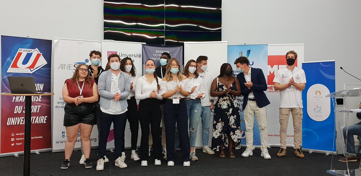 terrien_valerie's tweet image. La cérémonie de clôture de #SOU2021 #ANOF #LetsIDUS marque la fin d&apos;une belle expérience pour les étudiants participants et bénévoles mais surtout le début de nouvelles aventures en territoire par la mise en oeuvre des fiches action #Generation2024  #TerresdeJeux #engagement