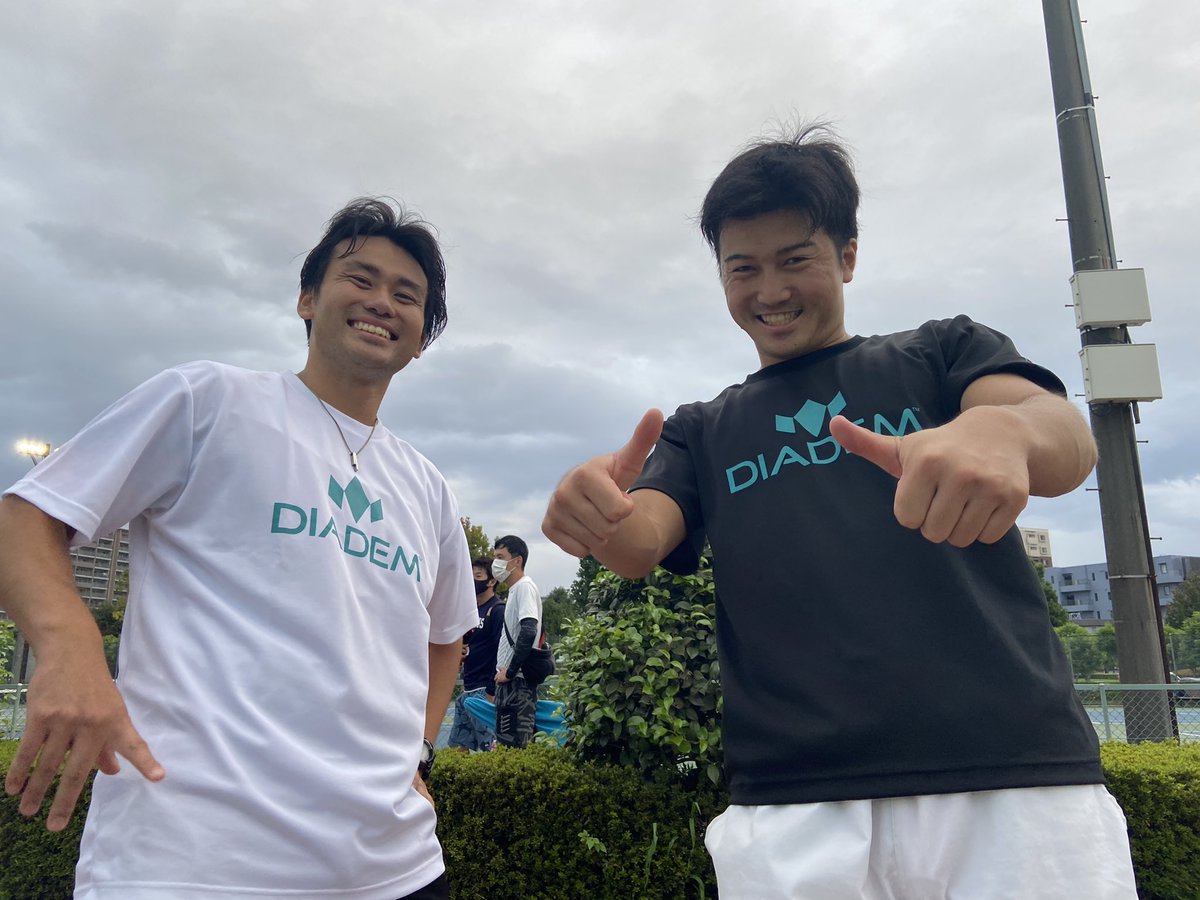 Fleek_tokai2021's tweet photo. Chain cup@江坂優勝🏆🏆✨
初めて参加させていただき、レベルの高いなか、なんとか優勝できました🤩

運営本当にお疲れ様でした。
最高に楽しい時間のご提供ありがとうございました！！

皆さんもChain cup出場してみてはいかがでしょうか？

#Fleek
#DIADEM
#Chaincup
#テニス
#草トー https://t.co/GU933r47vW