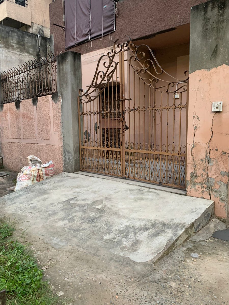 ShirinMehar's tweet photo. @official_dda @OfficialSdmc Unauthorised construction on the service lane in C5A block Janakpuri, request demolition. Look forward to a favourable response. https://t.co/fyyFPrD1Q2