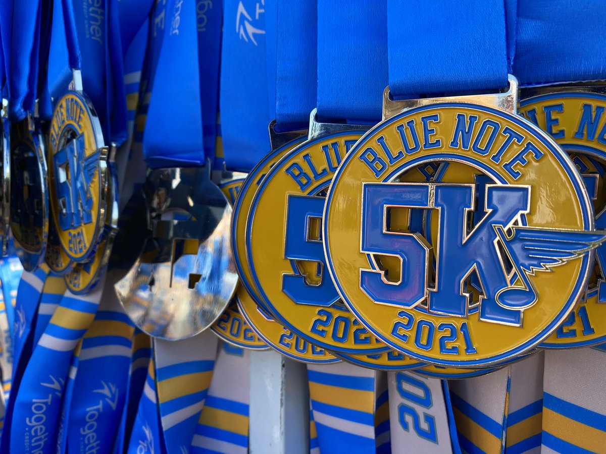 StLouisBlues's tweet photo. Stretched ✅
Swag from @together_cu ✅
Pre-race photos ✅
Medals ✅
We’re all ready to go for the #BlueNote5k! https://t.co/n8UtIGTr5U