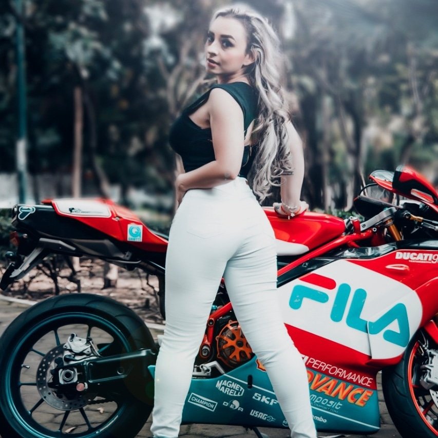 AztecaAri's tweet image. No estas en este mundo para cumplir las expectativas de alguien más  .
Estas para cumplir las tuyas . 
.
.
.
Photograpy by Josue Ramirez 

#AKSystems #bikergirl #GORILLANUTRITION #MedicalPro  #domingorelax