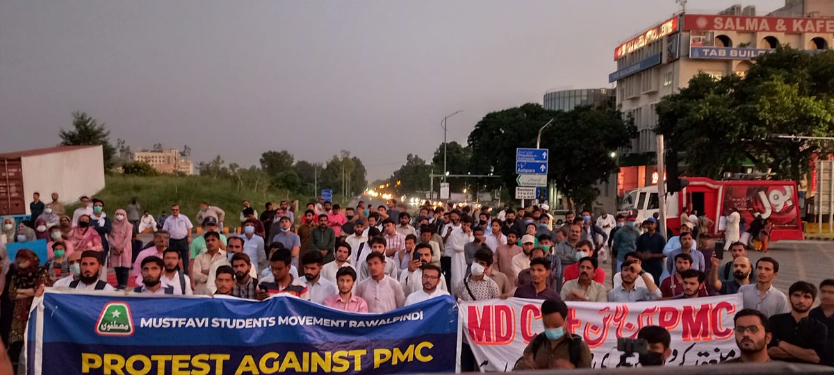 MSMPakistan_'s tweet image. جو طلبہ احتجاج میں مسلسل چوتھے روز بھی شریک ہیں ان کی عظمت کو سلام۔انشاءاللہ ہم اپنا حق لے کر اپنے گھروں کو جائیں گے۔ ڈٹ کر رہنے والوں کی ہی ہمشیہ تاریخ لکھی گئی ہے۔
#WeRejectPmcMdcatTest2021