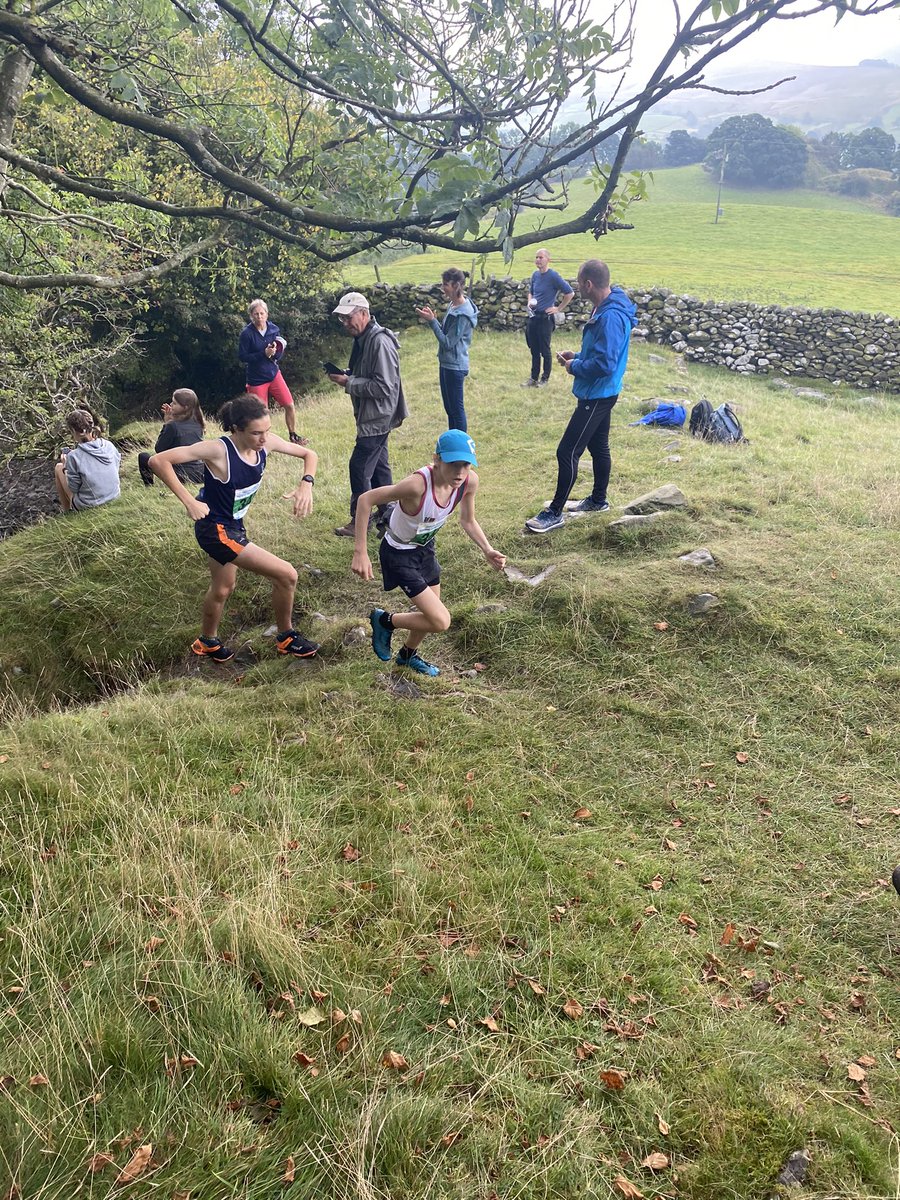 WGS_XCountryTri's tweet photo. More action shots from on top of Winder summit and down in the valley @SchoolAthletics @WGS_DoS @woodhouse_grove #fellrace https://t.co/TxoQ96H8US