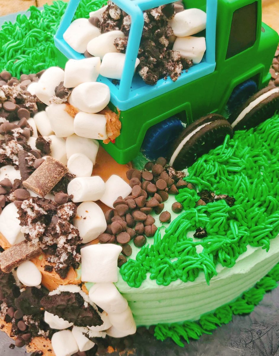 FunshineBakery's tweet photo. Happy birthday Jack 🥳🚛! 
.
.
.
.
.
#truckcake #birthdaycakeideas #bdaycake #birthdaycake🎂 #vegancake #glutenfreecake #veganbakery #glutenfreebaking #eggfree #dairyfreelife #treenutfree #vegandesserts #glutenfreebakery #azvegan #glutenfreecake #oreocake https://t.co/qHSwEDFxwv