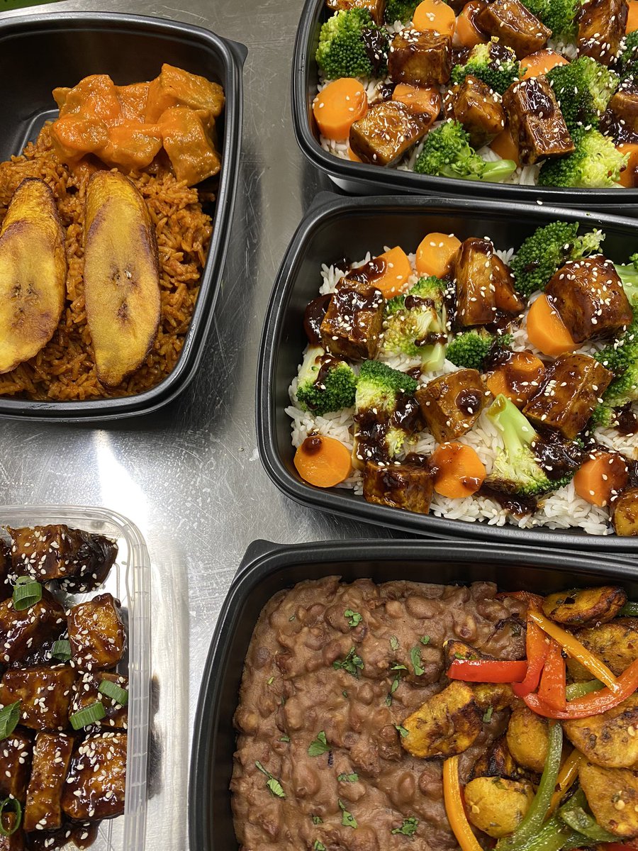 Hello dinner… always fresh at wowfoodbox.co.uk #tofucakes #fajitas #Vegan #delicious #foodiebeauty #FoodWars