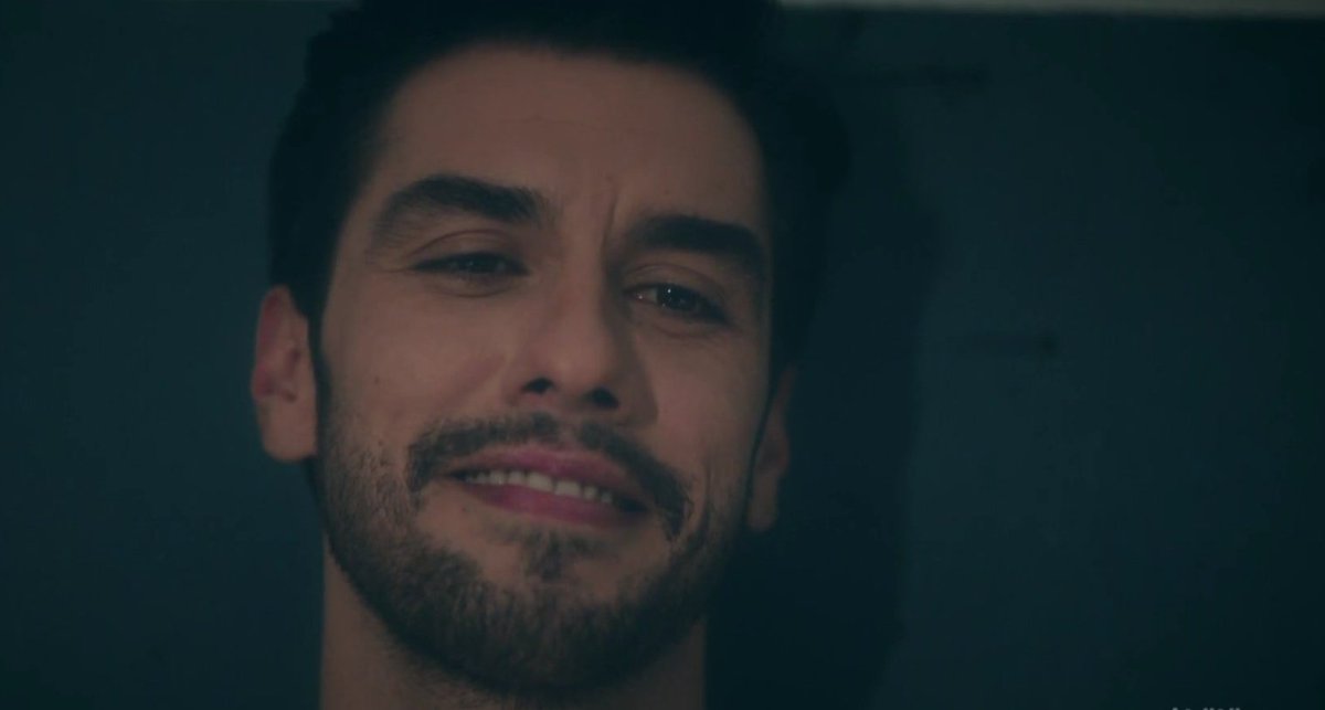 Hapse girince sahte karısını düşünmeyen, düşünürken sırıtmayan adam da kendine kocayım demesin😂

#KalbininSesiniSusturma
#İkimizinSırrı