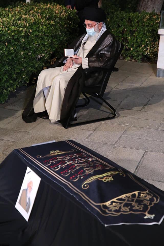 PayamMedia_in's tweet photo. 📸 Imam Khamenei led the funeral prayer for Ayatollah Hasanzadeh Amoli

Imam Khamenei, the Supreme Leader of the Islamic Revolution, led the funeral prayer tonight, September 26, 2021 for the spiritual, recently deceased scholar Ayatollah Hasanzadeh Amoli.
#حسن_زاده_آملی https://t.co/dIEDlXI9Ja