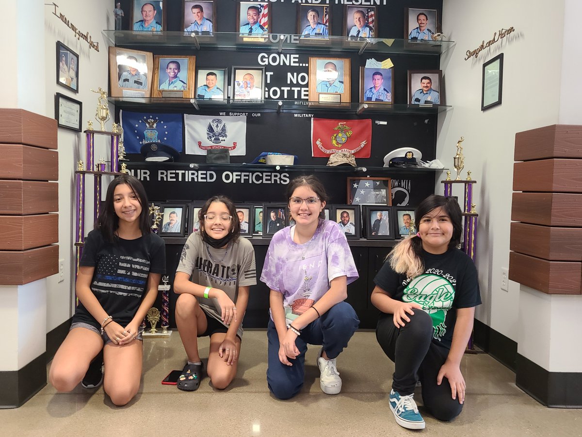 For the past few years,the wives and kids of our wonderful HPD Officers have been volunteering to prep food for officers at LODD Services. They showed their love and respect 🙏 to Officer Jeffrey. Special thanks from bottom of my heart. #houston police #houstonalumni